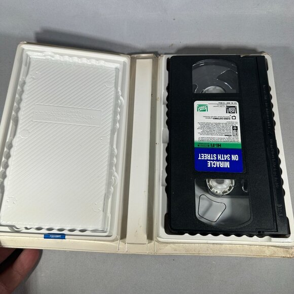 Miracle On 34th Street VHS Richard Attenborough PG 20th Century Fox Family - Picture 3 of 4